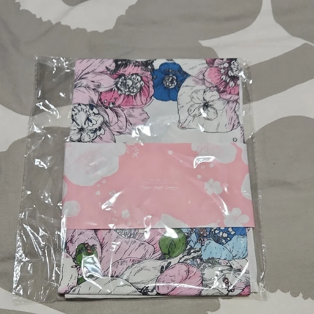 Sydäntalvi ( Heart Winter) Tea Towel